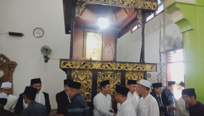 Bupati Bungo Didampingi Wabup Sholat Idul Adha 1445 H di Mesjid Agung Al-Mubarok Muara Bungo