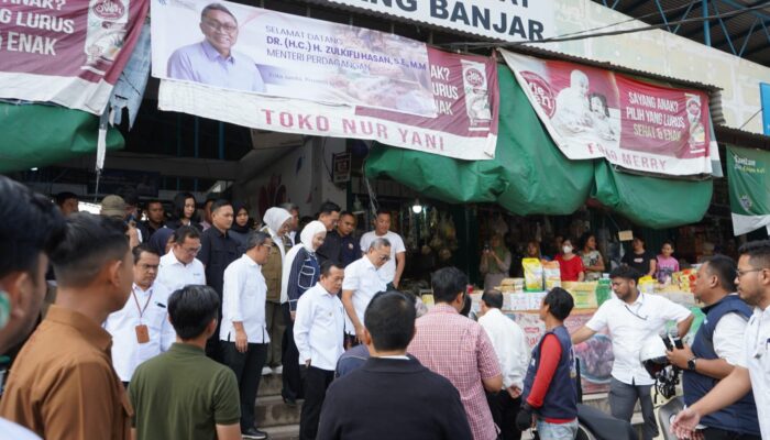 Gubernur Jambi Al Haris Dampingi Menteri Perdagangan Zulhas Tinjau Pasar Talang Banjar Kota Jambi