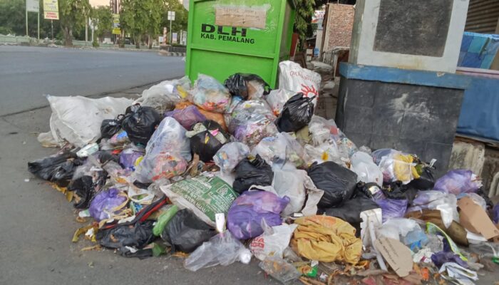 Imbas Sampah Menumpuk Dibeberapa Sudut Kota Pemalang, Pedagang Mengaku Turun Omzet