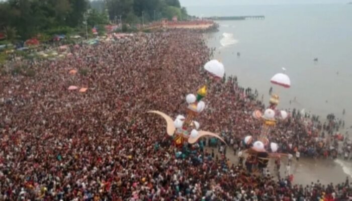 Gelar Pesta Budaya Tabuik, Pemkot Pariaman Gratiskan Tiket Masuk Pantai Gandoriah