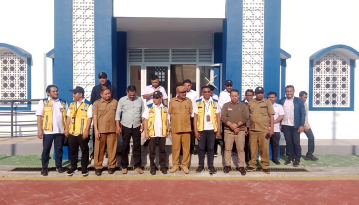 Kepsek Bersama Wakasek Prasarana SMKN 2 Ternate Dampingi Kabalai dan Kadikjar Tinjau Rusun