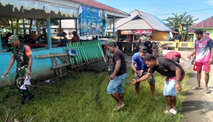 Anggota Koramil 1512-02 Patani Gandeng Karang Taruna Gelar Jumat Bersih 