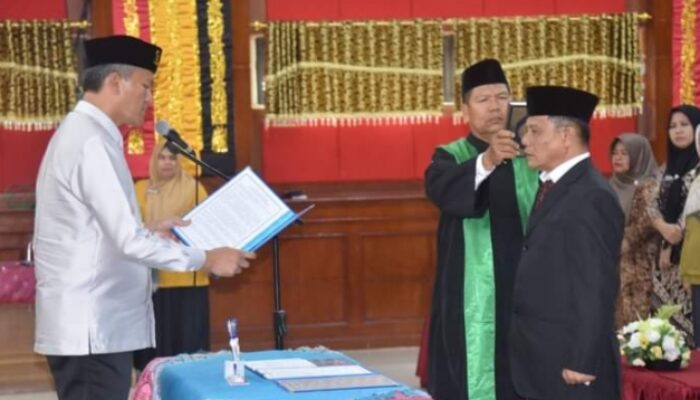 Roberia Lantik Yaminurizal Sebagai Pj Sekdako Pariaman, ini Harapannya