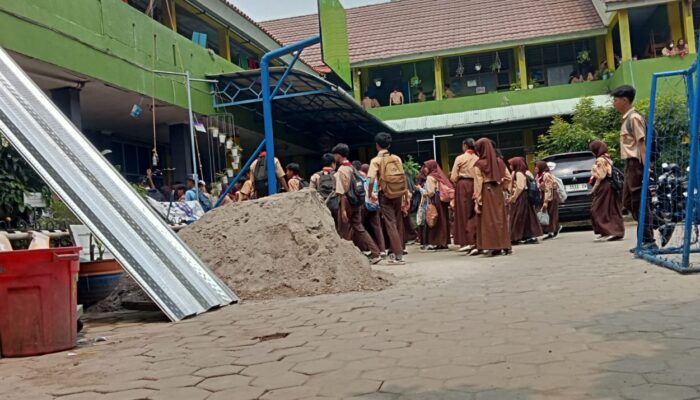 Proyek Rehab Kelas SMPN 1 Curug Dikeluhkan