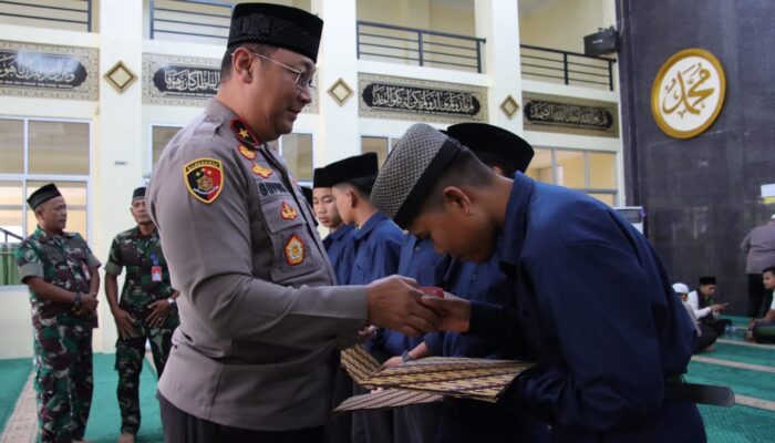 Santunan Anak Yatim, Kepedulian Wakapolda Sumbar di Lingkungan Polda