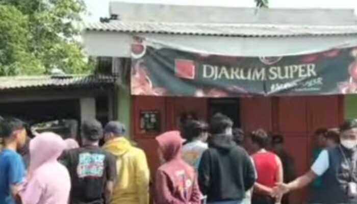 Insiden Penjaga Toko Obat Mengacungkan Senjata Tajam Picu Amuk Massa di Bekasi